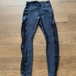 NIKE Speed Tight 7/8 Twist Athletic Leggings NWT